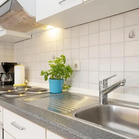 Kaiserhof 42-44 Meereskrabbe *